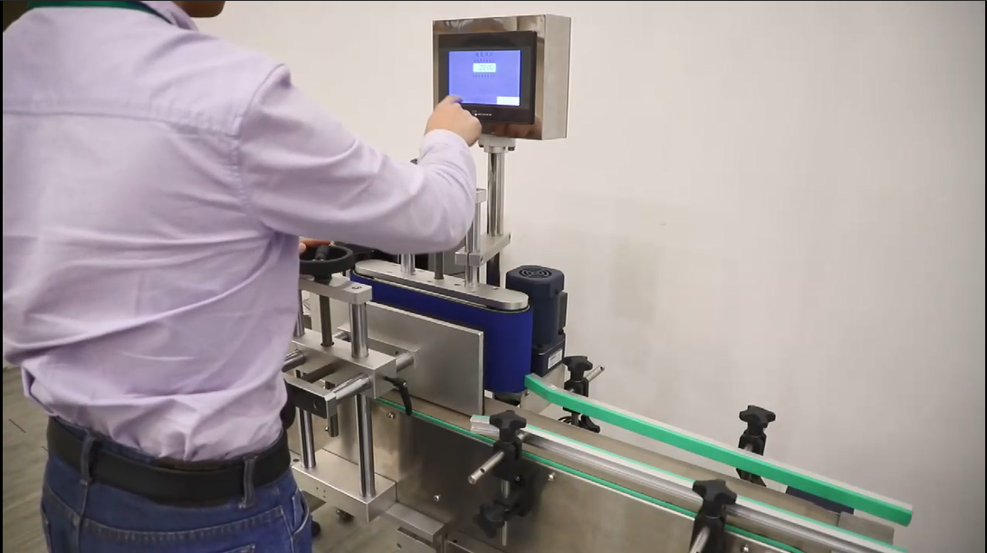 高賦碼 圓瓶在線打印貼標(biāo)機(jī)